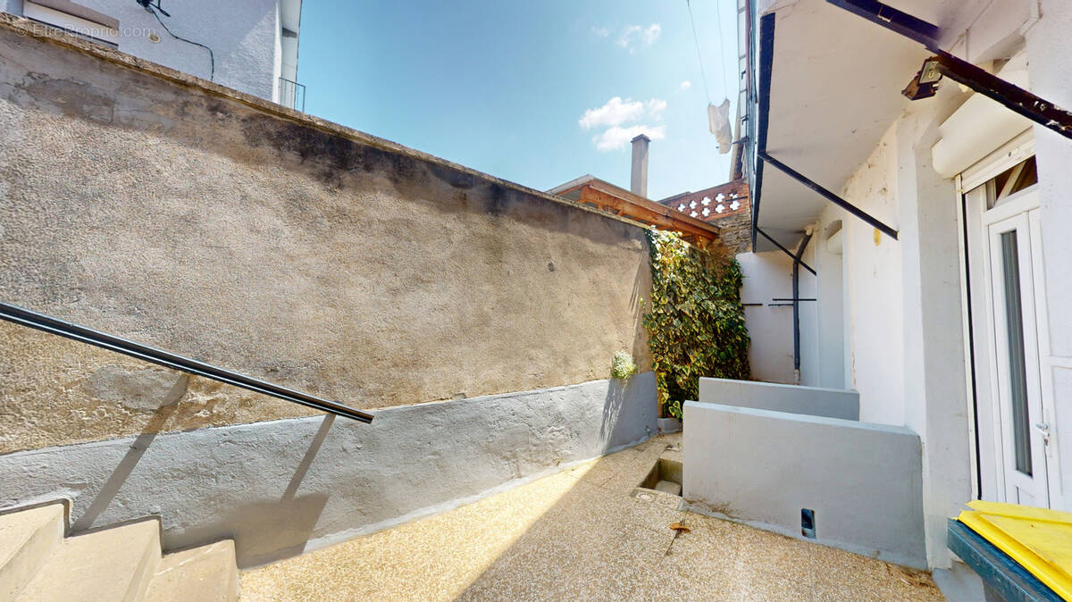 Appartement à UNIEUX