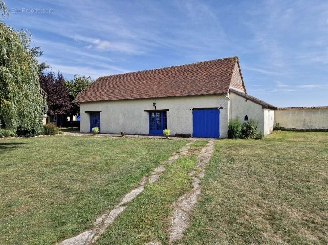 Maison à MARCILLY-LA-CAMPAGNE