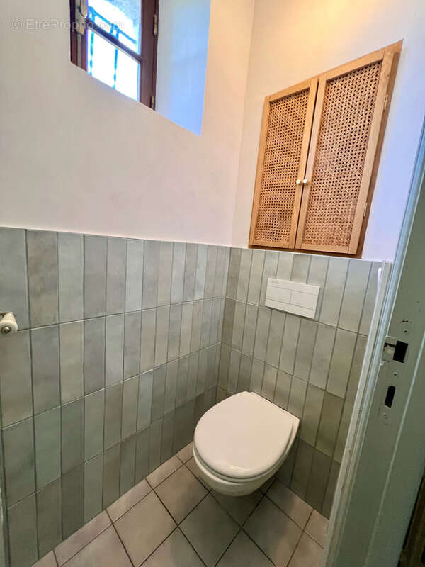 Demeure en pierre de 270 m2 avec jardin et dépendances - photo 11