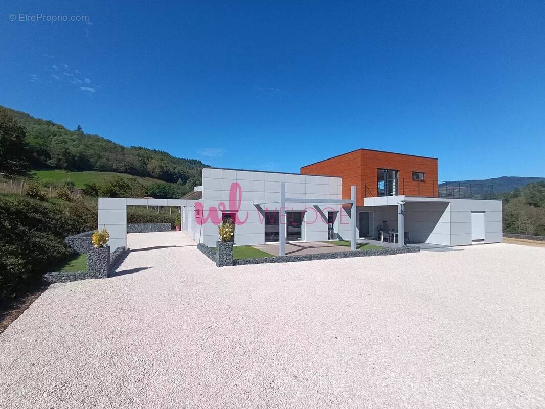 Maison à CHAMBOST-ALLIERES