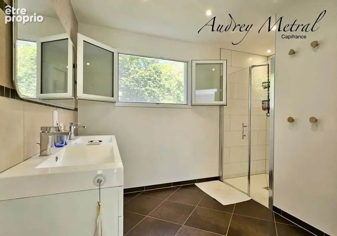 Villa à vendre à Serrières-en-Chautagne avec piscine, à 50 min de Genève et d'Annecy, 35 min d'Aix-Les-Bains et 15 min du Lac du - photo 12
