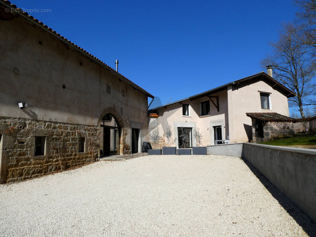 Maison à SAINT-MARTIN-LESTRA