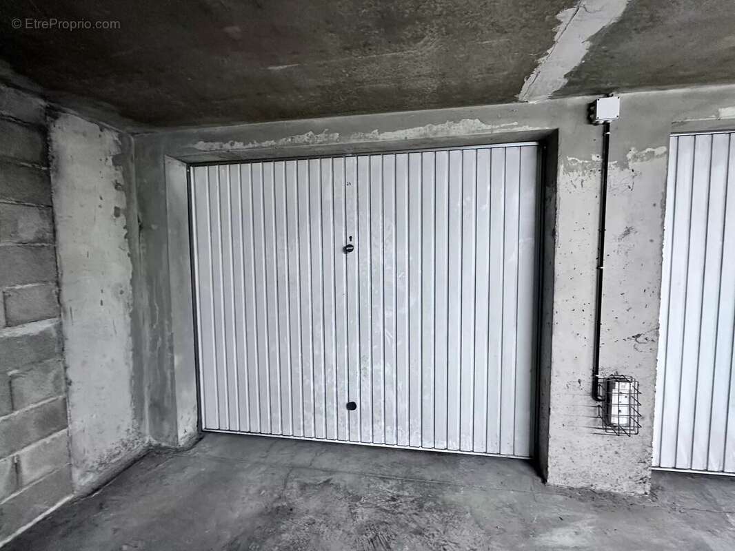 Parking à CANET-EN-ROUSSILLON