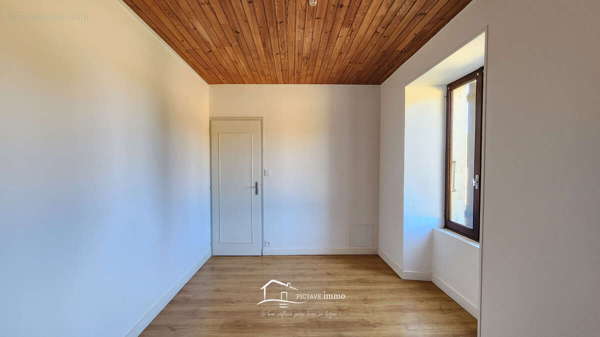 Maison indépendante avec vie de plain-pied et nombreuses dépendances - photo 6