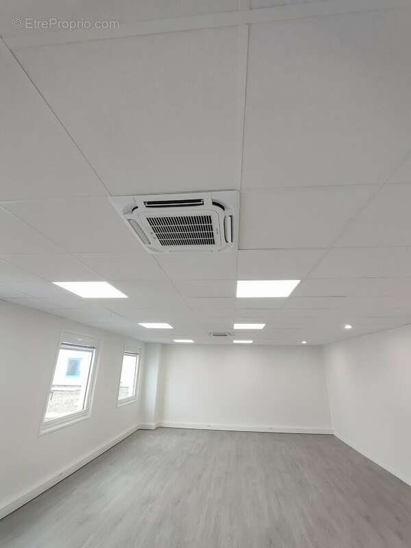 Commerce à SAINT-QUENTIN-FALLAVIER