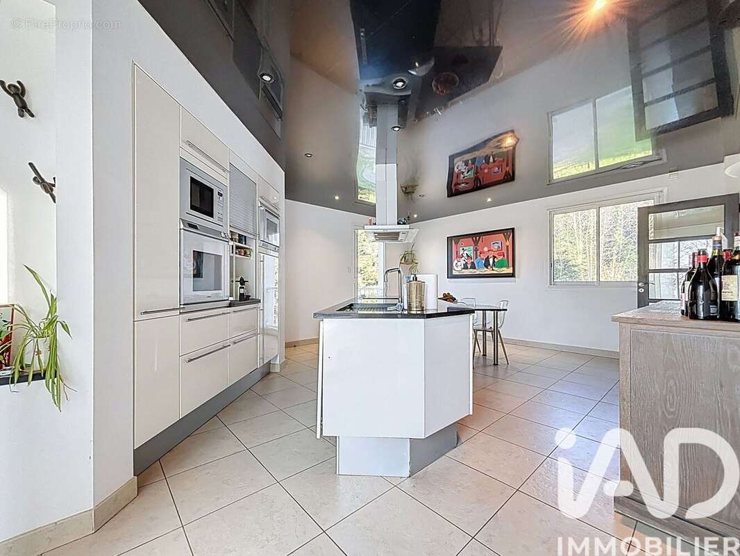 Maison 304 m² à Les Brunels  - photo 8