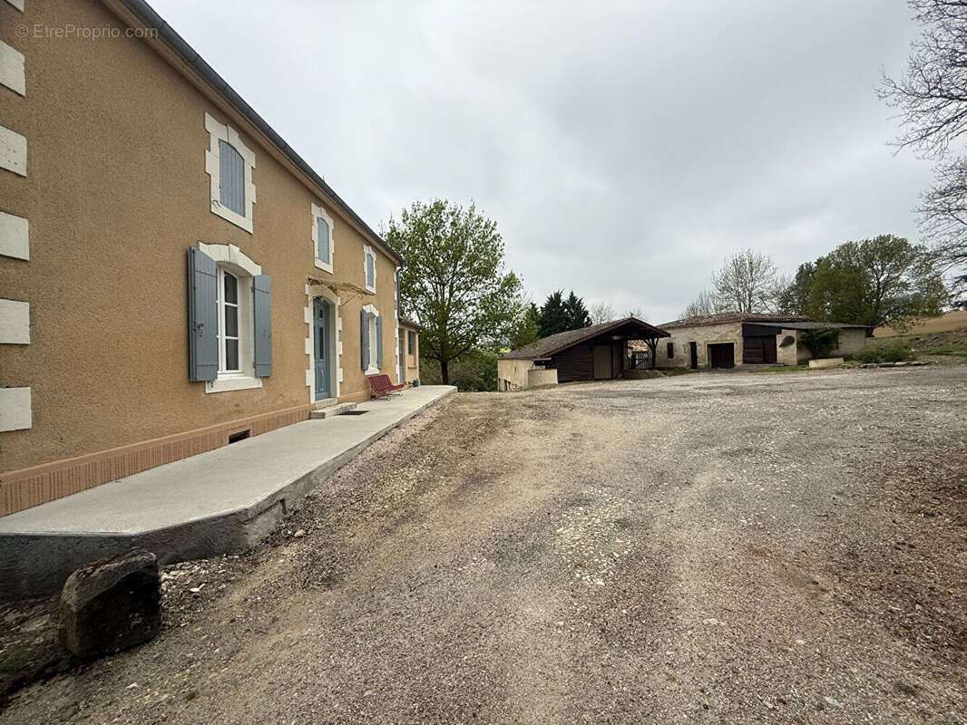 Maison à SAINT-PASTOUR