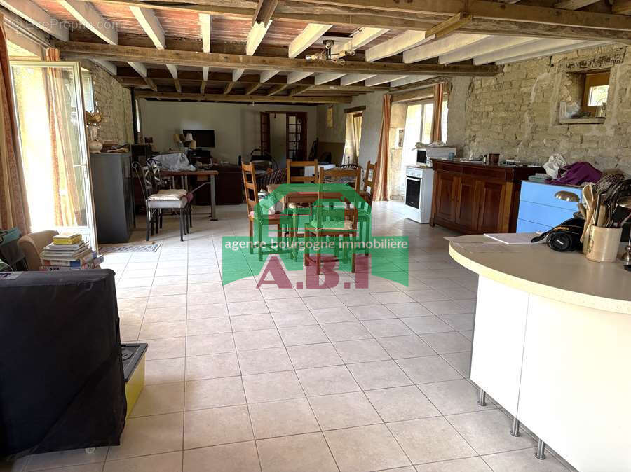 Maison à BRINON-SUR-BEUVRON