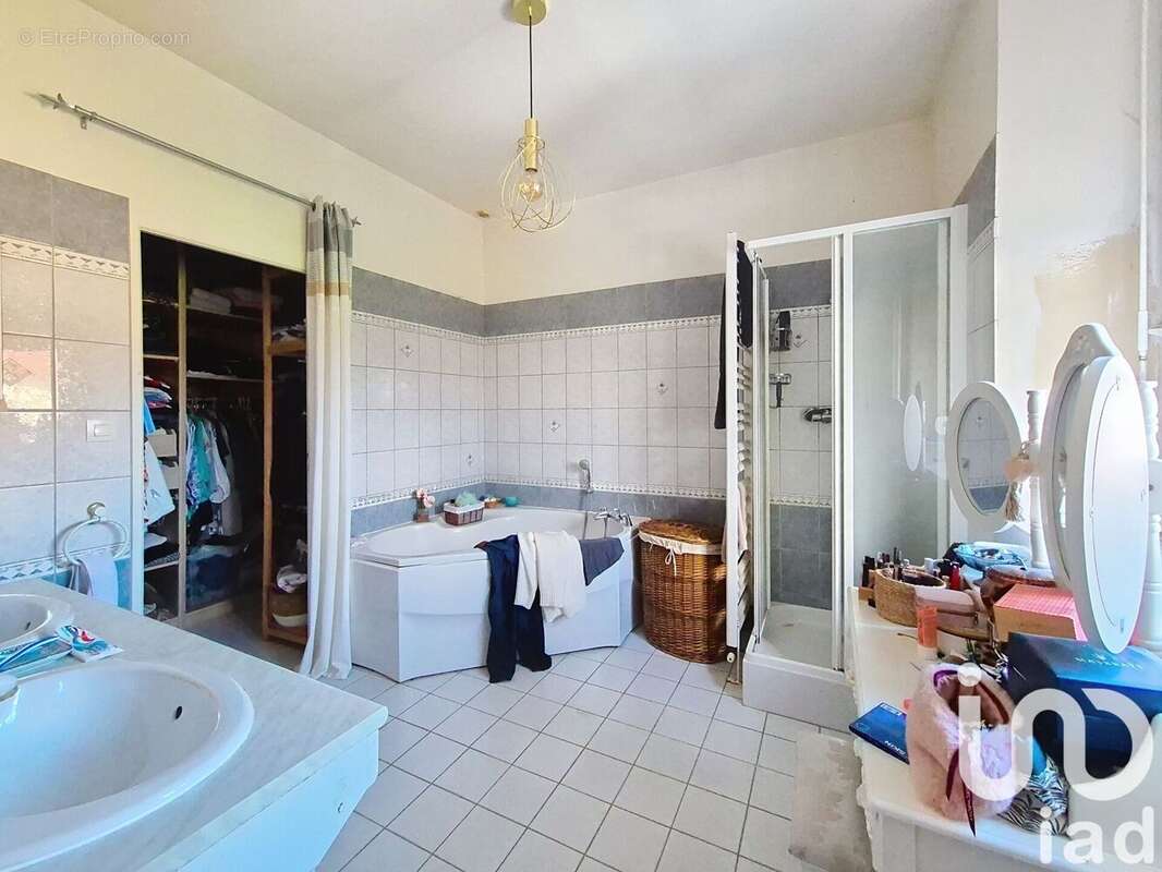 Maison 340 m² à Lithaire  - photo 7