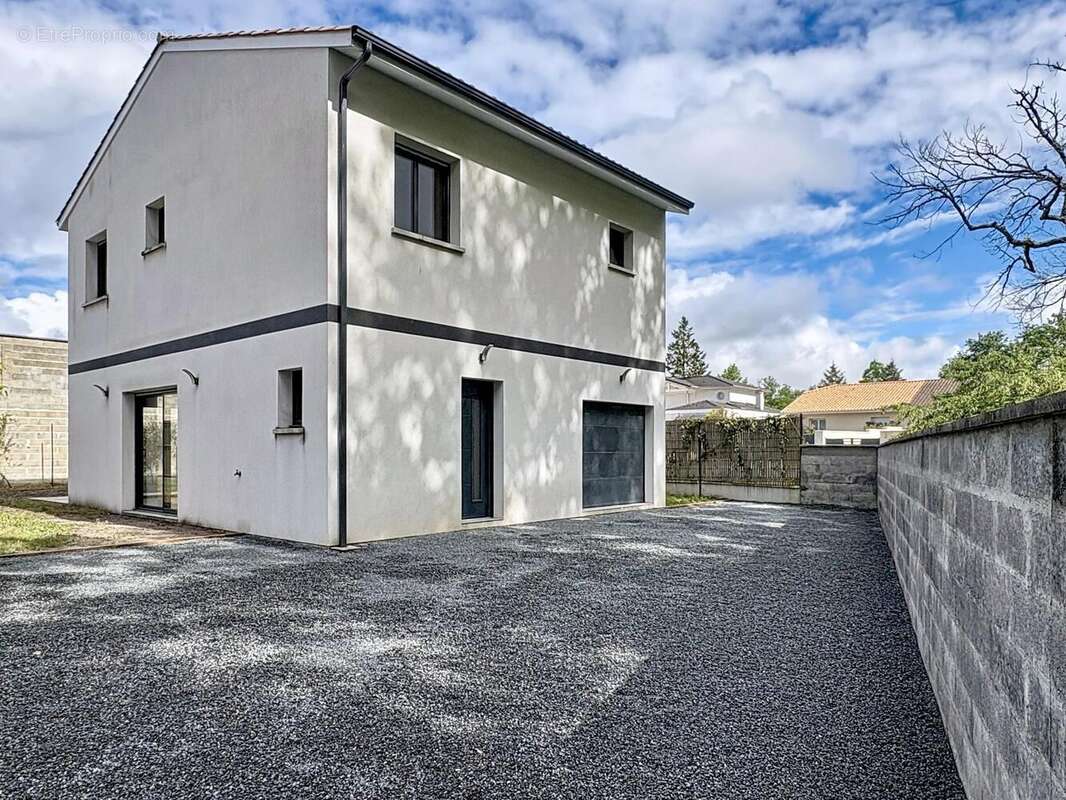 Photo 2 - Maison à SAINT-JEAN-D'ILLAC