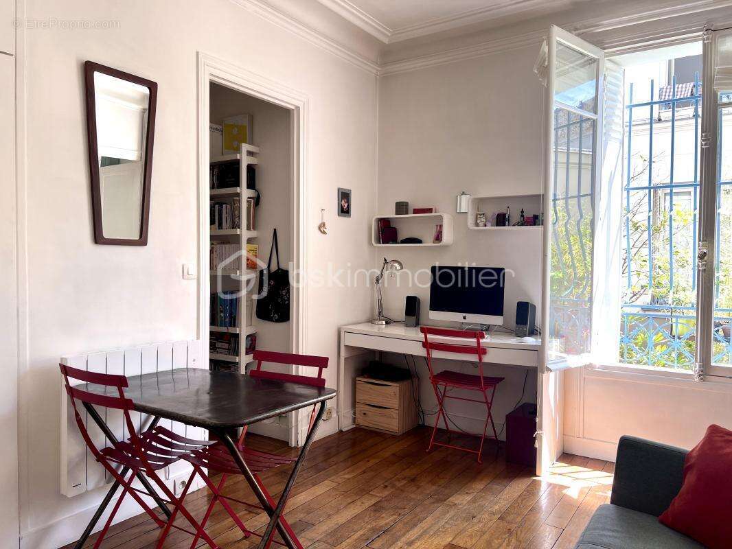 PARIS 18ᵉ – RUE CAVALLOTTI 2 pièces de 37,07 m² – Calme absolu – Charme de l'ancien – Belle hauteur sous plafond - photo 2
