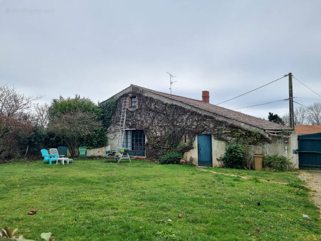 Maison à LE GIROUARD