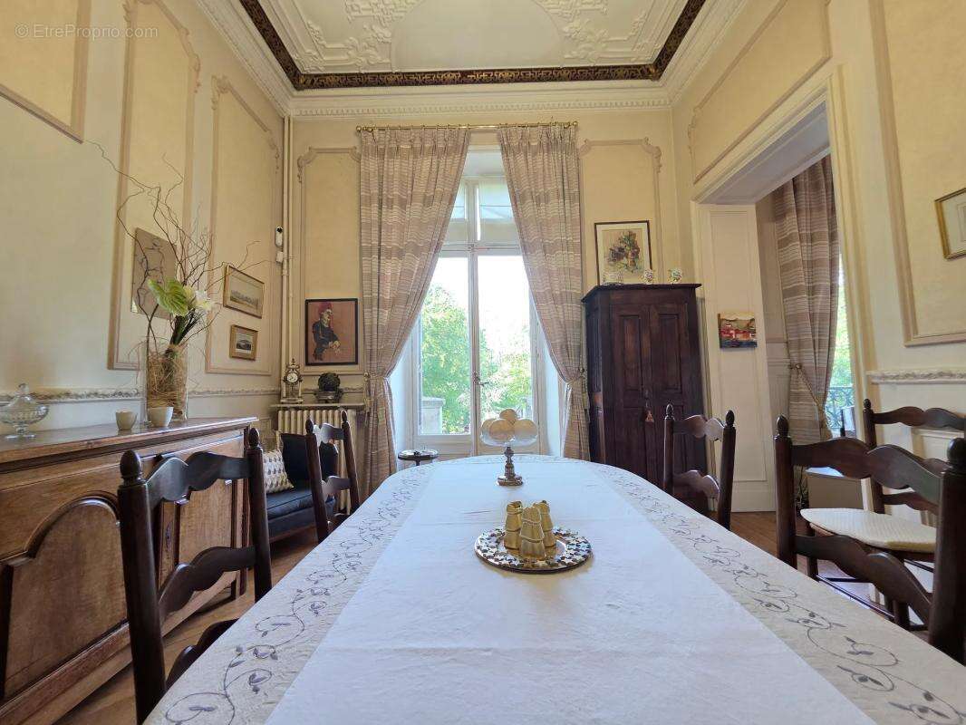 Appartement à GRUCHET-LE-VALASSE