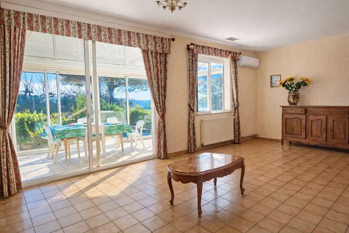Maison à COUDOUX