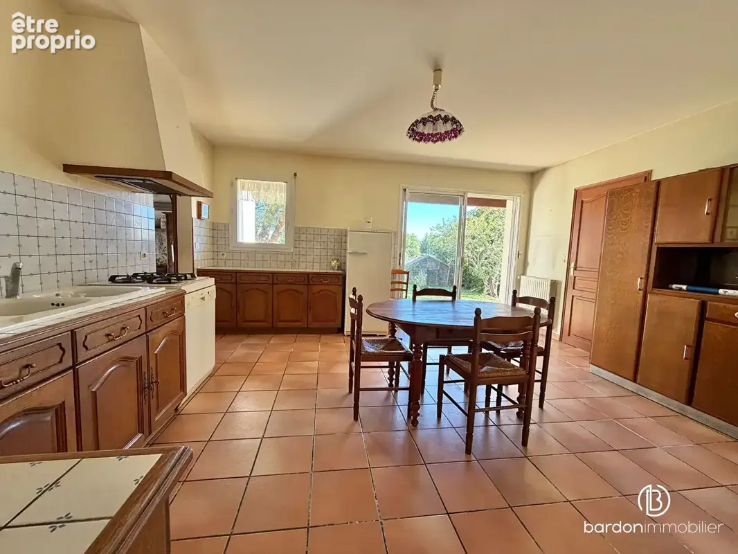 Maison 6 pièces - 140 m² - Centre ville de La Garnache - photo 6