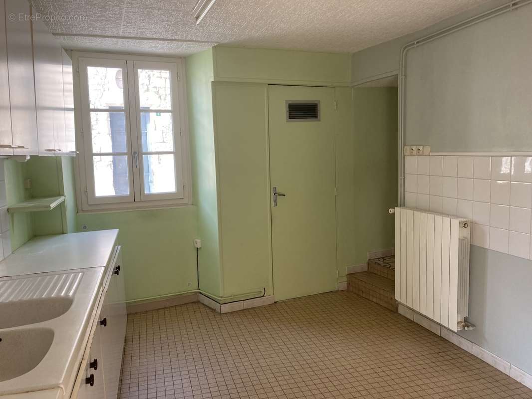 Maison à FAYE-LA-VINEUSE