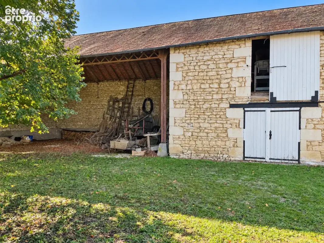 Maison ancienne avec dependances , axe mirebeau- neuville de poitou - photo 6