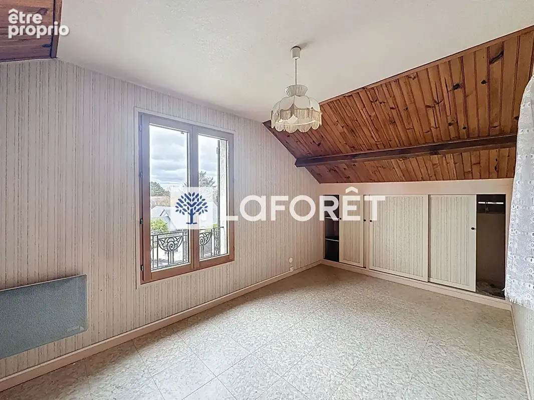 Maison sur 3 niveaux avec un sous sol  - Fort potentiel - Centre Saint-Nom - photo 14
