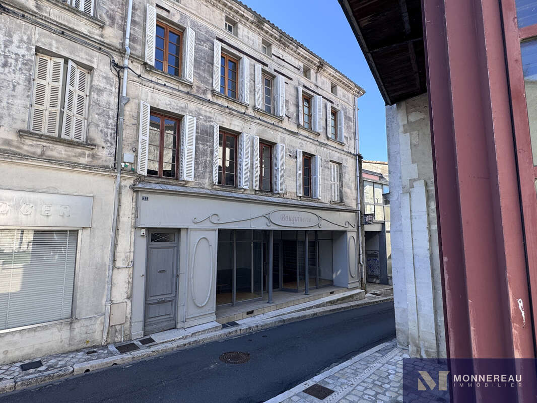 Maison à BARBEZIEUX-SAINT-HILAIRE