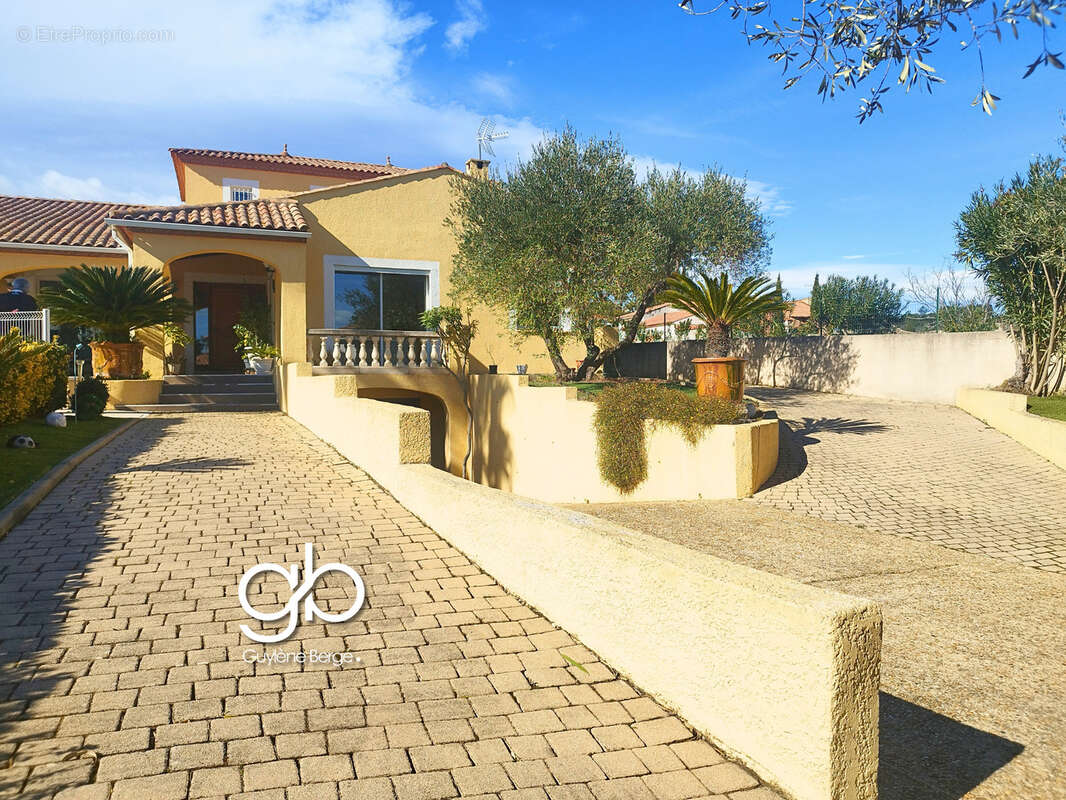 Villa traditionnelle 192 m2 avec jardin fruitier et pool house en bois - - photo 12