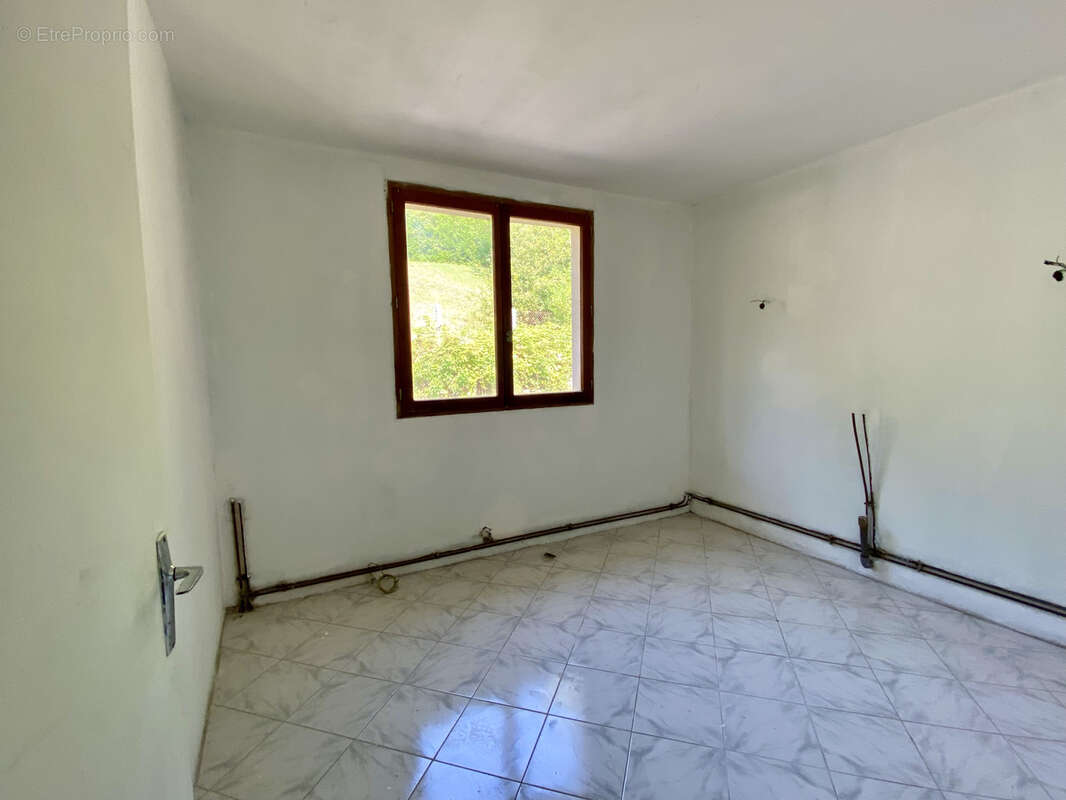 Maison à SAINT-VICTOR-DE-BUTHON