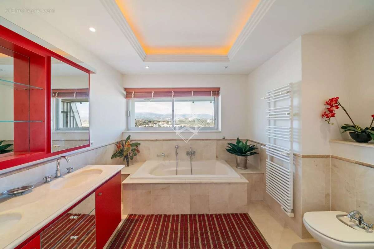 Appartement à VILLENEUVE-LOUBET