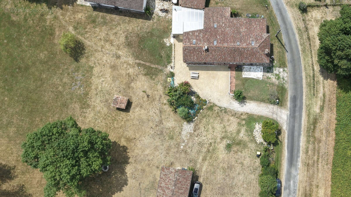 Maison en pierre de caractère avec gîte - photo 11