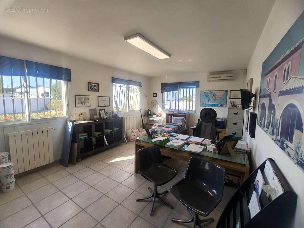 Commerce à SAINT-GENIES-DE-MALGOIRES