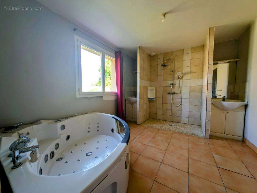 Maison à CHAMPAGNAC