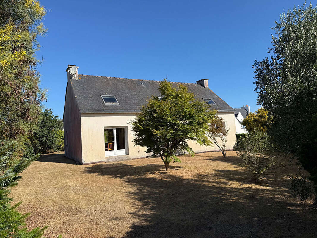 A vendre. CARANTEC. Grande maison entre bourg et port. - photo 4