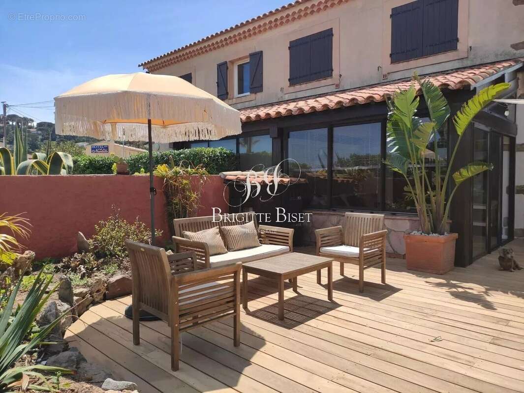 Appartement à vendre à Sainte Maxime face à la mer ! - photo 2