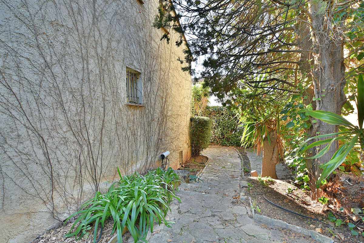 Maison à CARQUEIRANNE