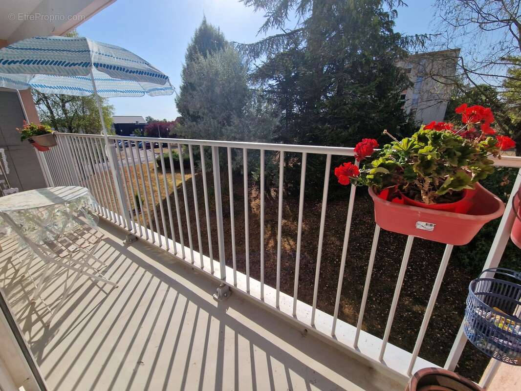 APPARTEMENT à vendre 5 pièces d'env 90 m2 VITTEL (88) avec BALCON, GARAGE, 2 CAVES - photo 2