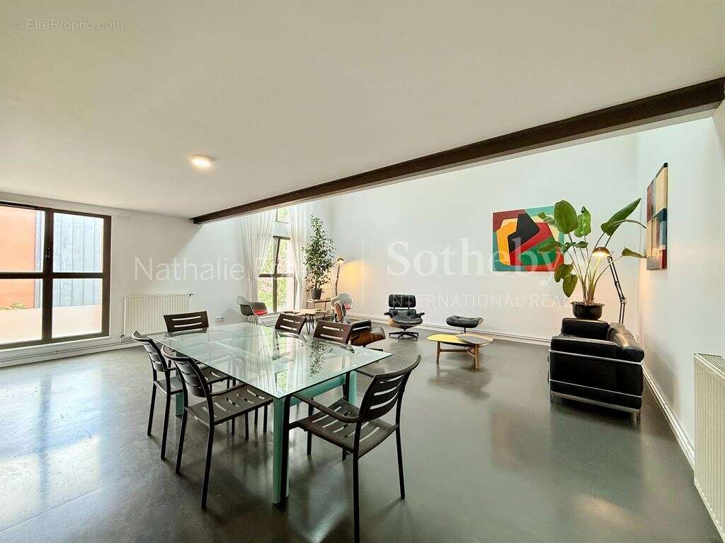 Vieux lille / rue de metz / rare t4 en duplex aux volumes hors normes ! - photo 3