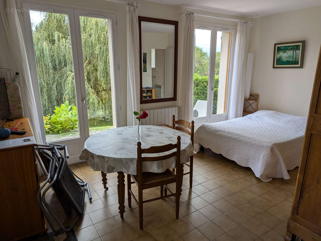 Maison à CHASSIGNOLLES