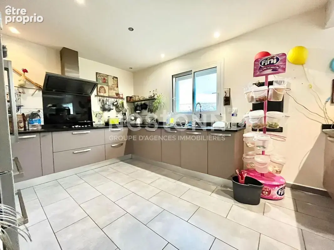 Villa plain-pied 140 m² - 3 chambres, piscine et cuisine d'été sur 1200 m² à Aigues-Vives - photo 5