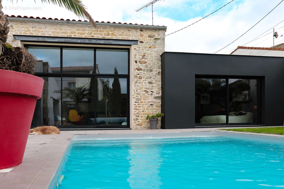 Maison à MORNAC-SUR-SEUDRE