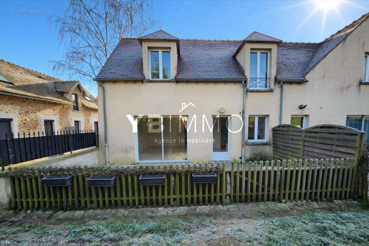Maison à VIEILLE-EGLISE-EN-YVELINES