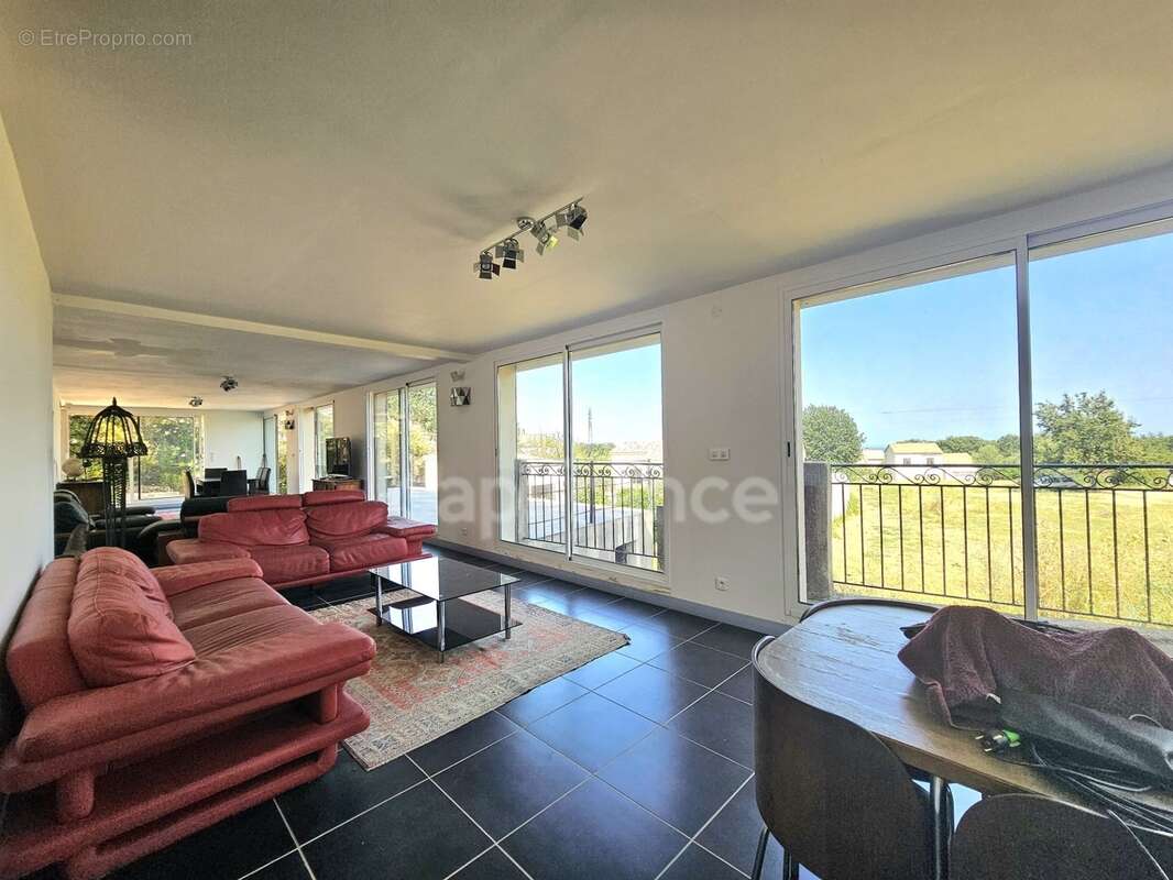 Ensemble immobilier de 368 m2 divisé en 3 habitations, piscine, terrain 1683 m2 à VESCOVATO (Haute Corse) - photo 24