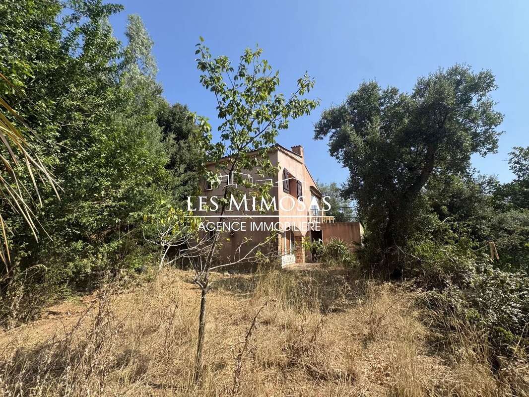 Maison à ROQUEBRUNE-SUR-ARGENS