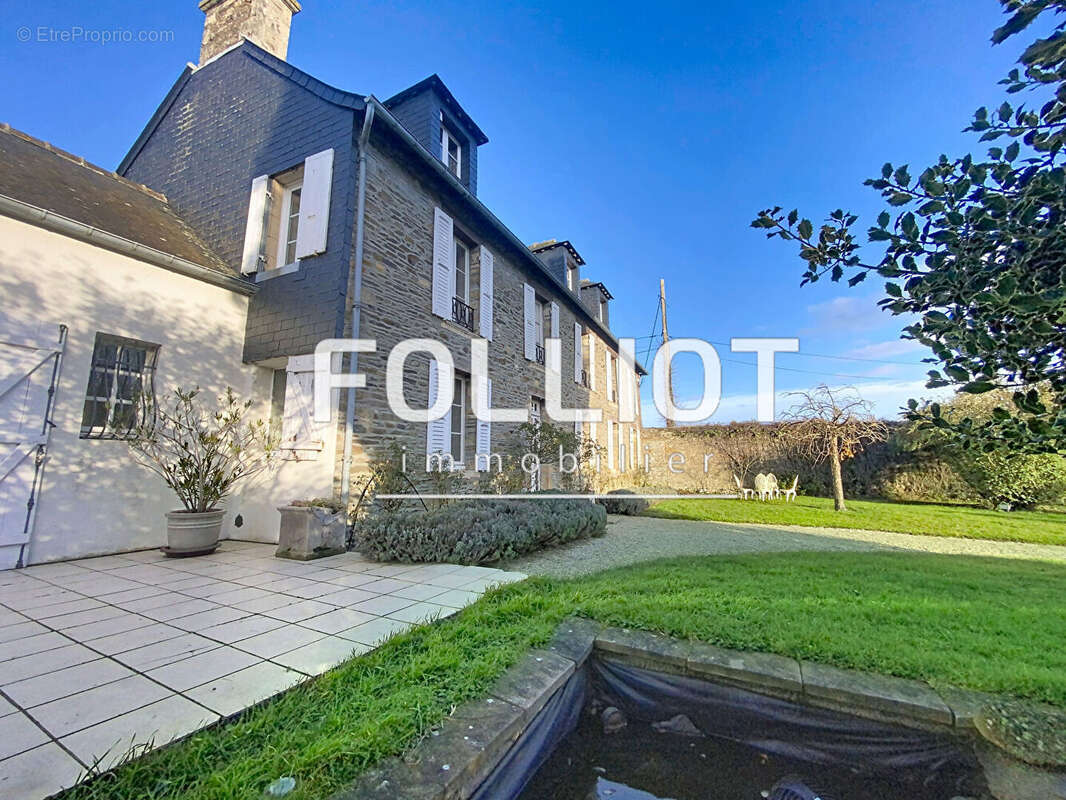 Maison à COURVAUDON