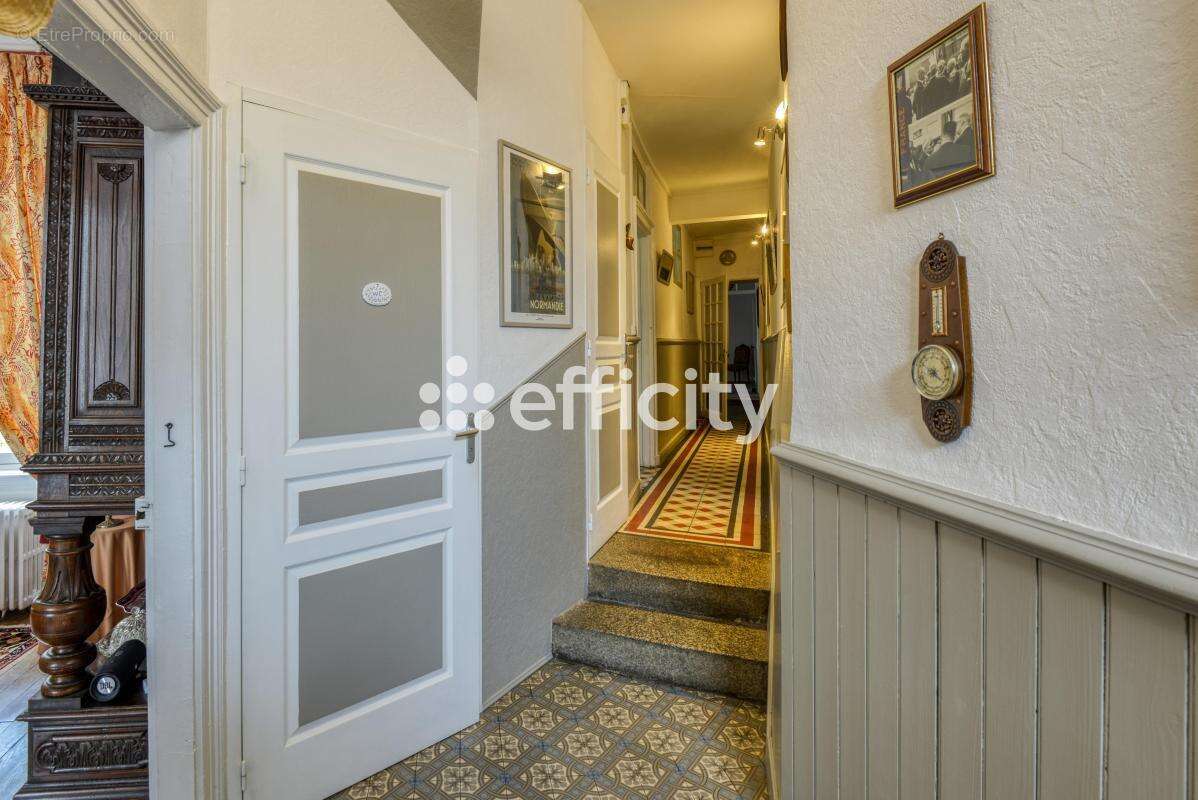 Maison 227 m² à Montaigu  - photo 8