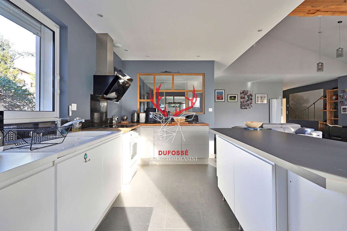 Maison à LA TOUR-DE-SALVAGNY