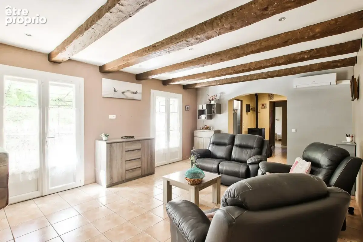 Maison de plain pied T4 de 92 m² sur 1000 m² de terrain avec 2 garages et dépendances à TAVERNES 83670 - photo 4