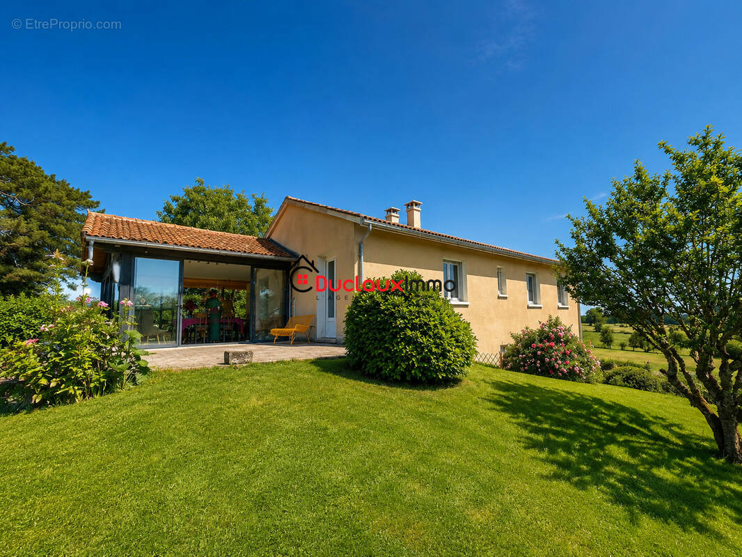 Maison à ARPAJON-SUR-CERE
