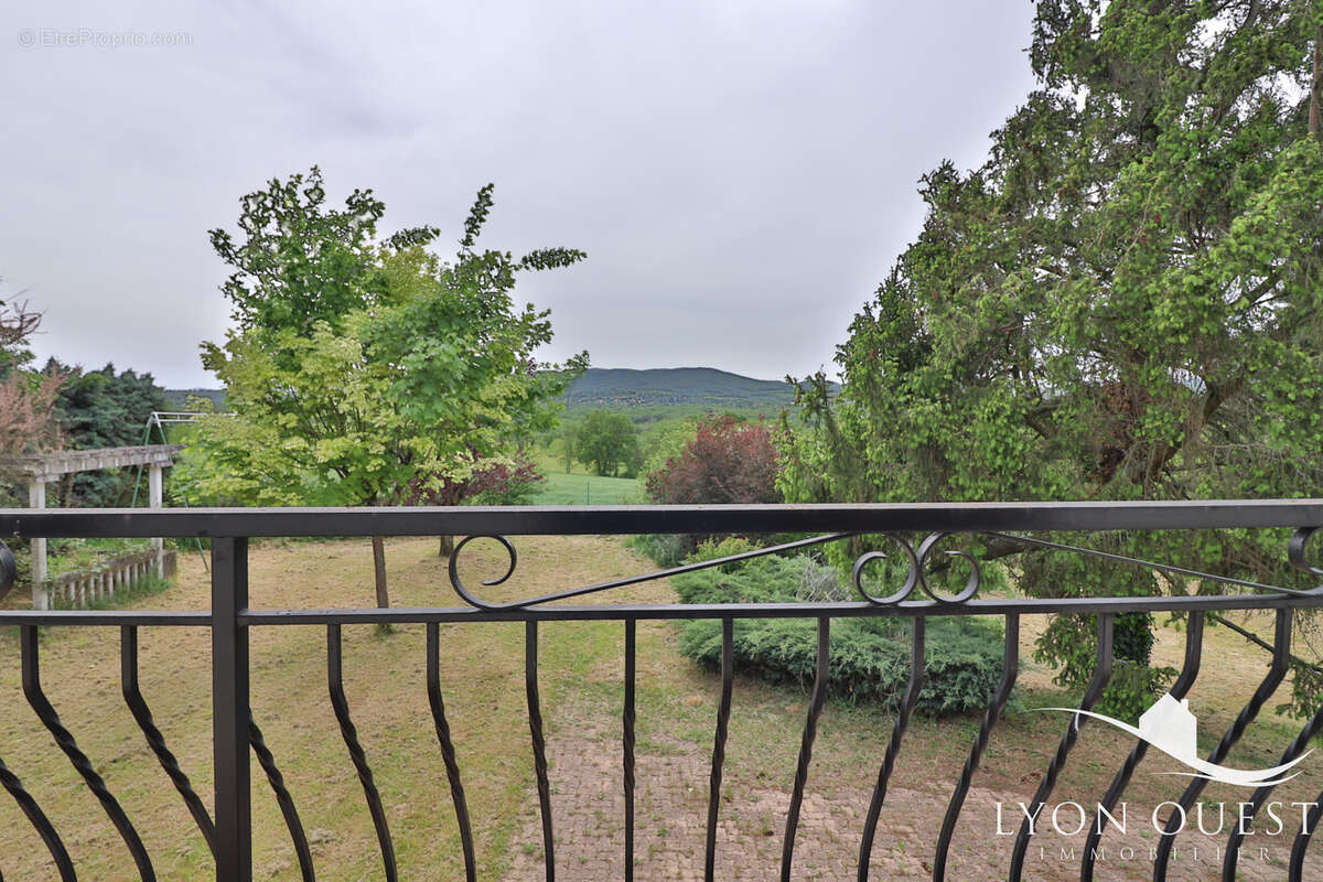 Maison à LA TOUR-DE-SALVAGNY