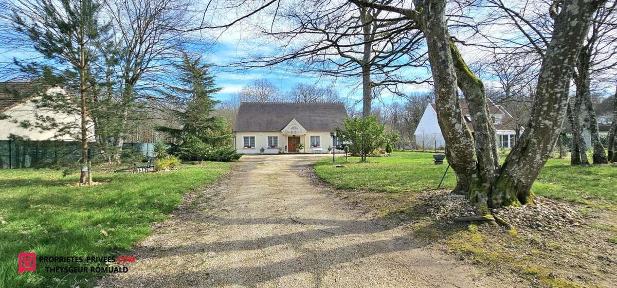 Maison à EGREVILLE