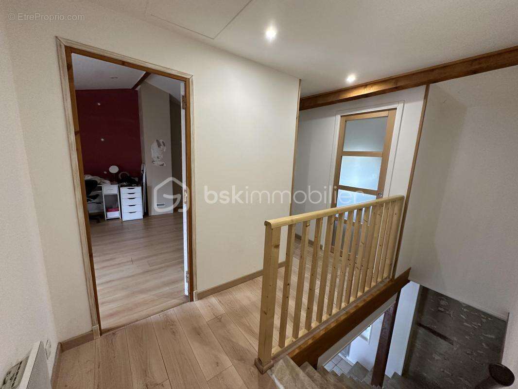 Maison en pierre avec grand garage et jardin clos - photo 11