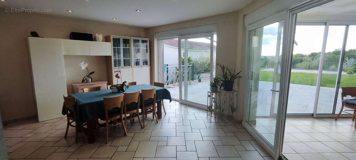 Maison récente sur Théding - photo 3
