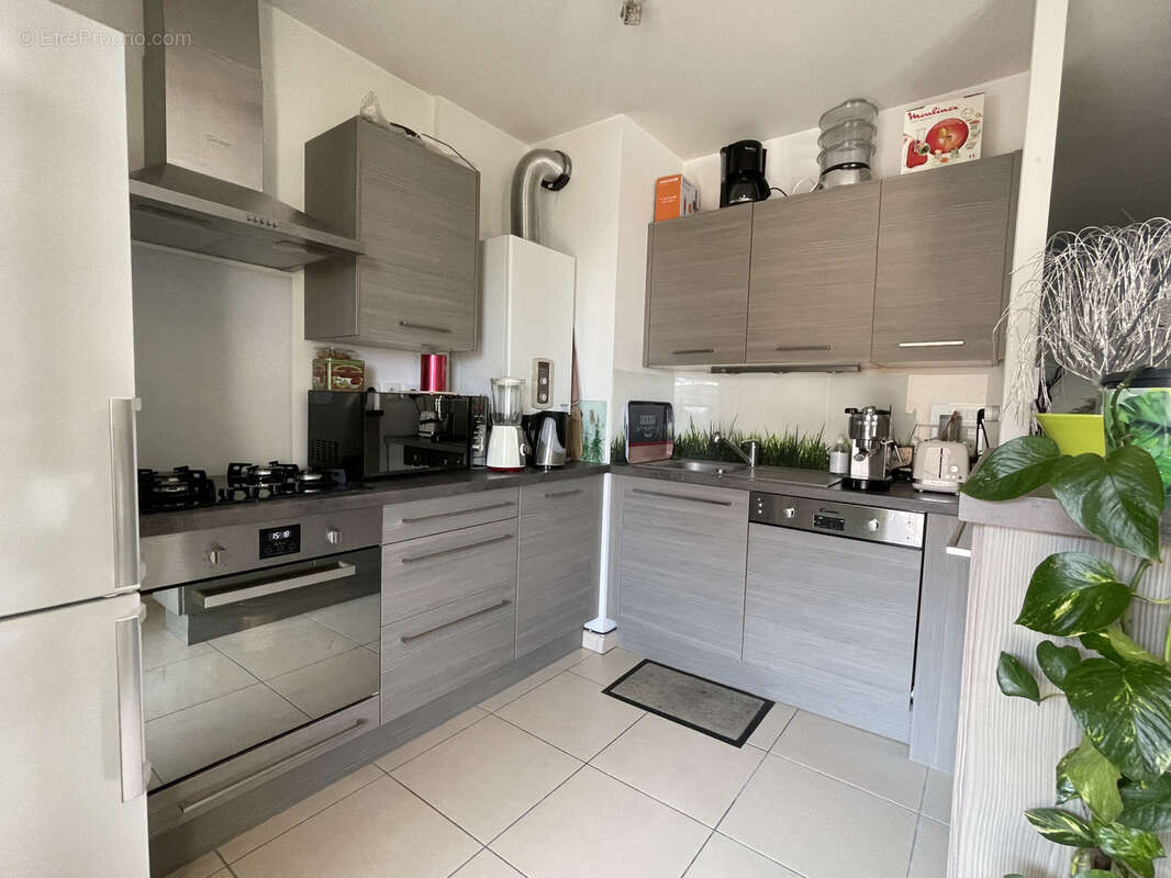 Appartement à LA TOUR-DE-SALVAGNY